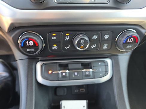 Used 2023 GMC Acadia SLT image 21