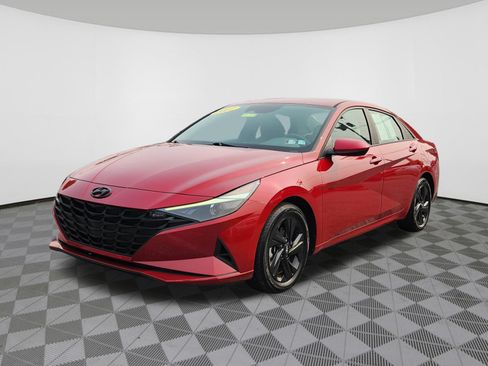 Used 2022 Hyundai Elantra SEL FWD image 2