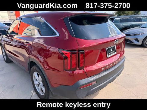 Used 2021 Kia Sorento LX FWD image 3