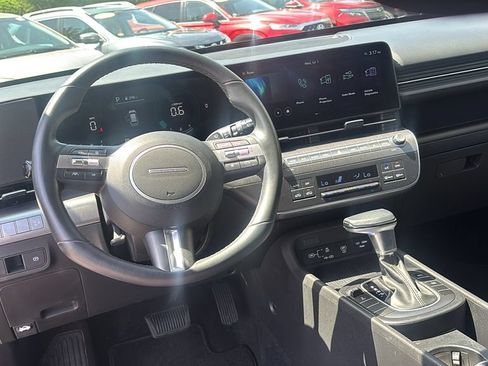 Used 2025 Hyundai Kona SEL AWD/4WD image 13