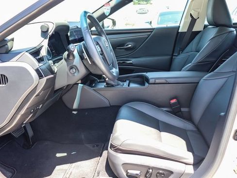 Used 2024 Lexus ES 300h w/ Premium Package FWD image 17