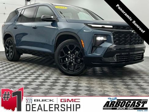 Used 2024 Chevrolet Traverse RS image 1