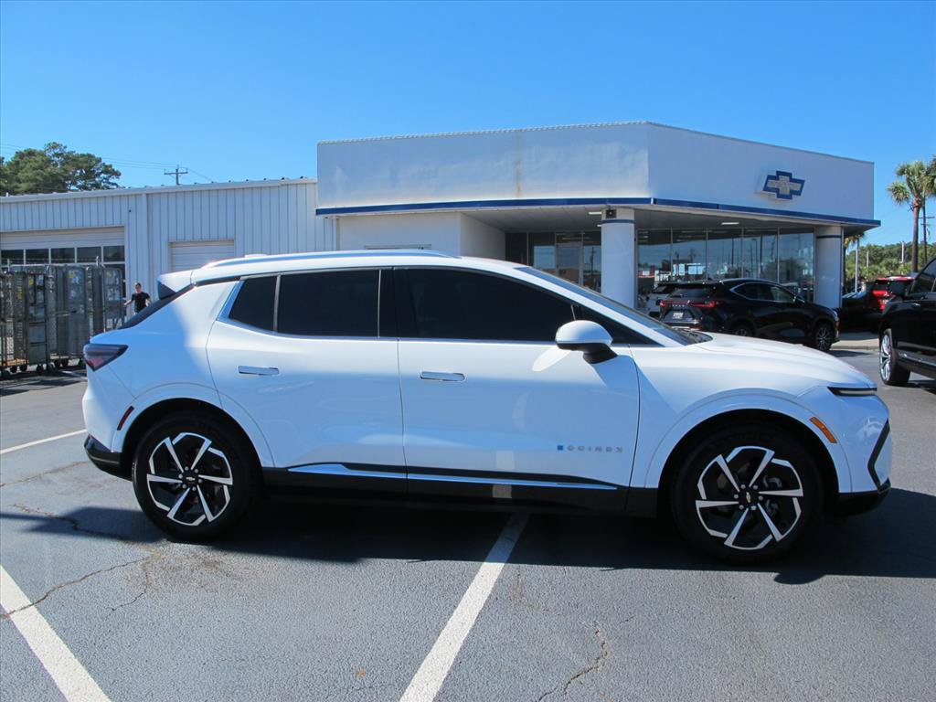 Used 2024 Chevrolet Equinox EV LT FWD image 2