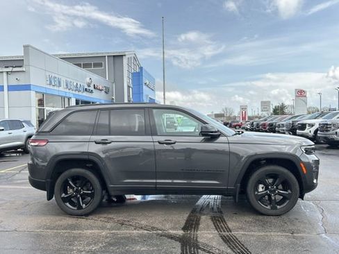 Used 2024 Jeep Grand Cherokee Limited w/ Black Appearance Package AWD/4WD image 14