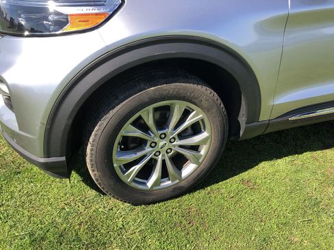 Used 2023 Ford Explorer Limited image 2