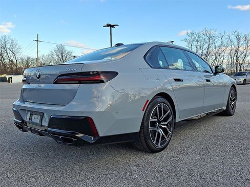 Certified 2023 BMW 760i xDrive image 9