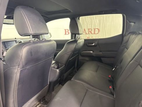 Used 2022 Toyota Tacoma TRD Off-Road image 14