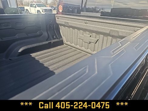 Used 2025 Chevrolet Colorado ZR2 w/ Technology Package image 12