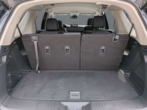 Used 2025 Honda Pilot EX-L image 13