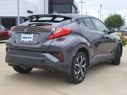 Used 2018 Toyota C-HR XLE FWD image 4