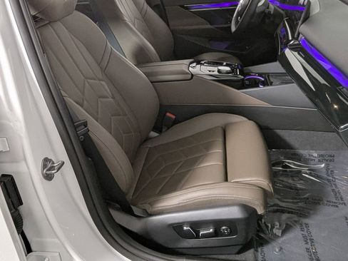 Certified 2024 BMW i5 eDrive40i w/ Convenience Package image 28