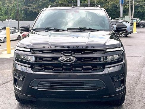 Certified 2022 Ford Expedition Limited RWD image 3
