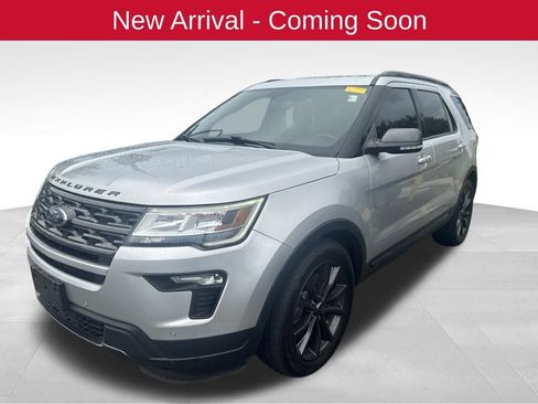 Used 2019 Ford Explorer XLT FWD image 2