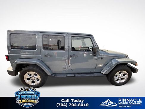 Used 2014 Jeep Wrangler Unlimited Sahara w/ Connectivity Group AWD/4WD image 3