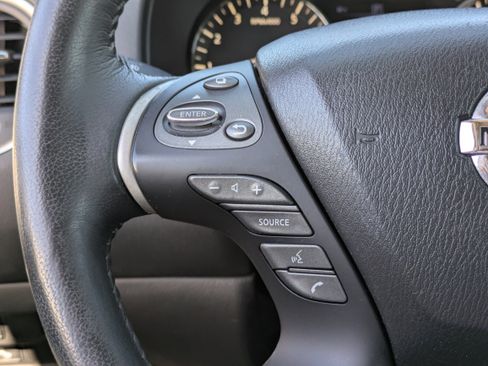 Used 2020 Nissan Pathfinder SV image 23