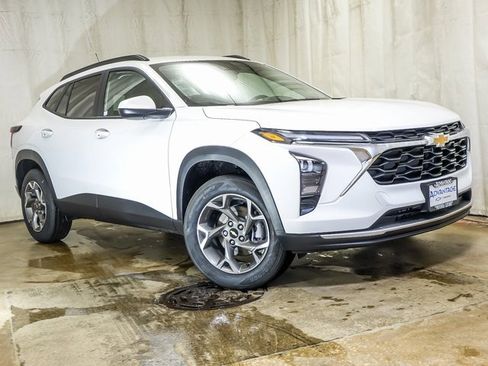 New 2026 Chevrolet Trax LT image 2