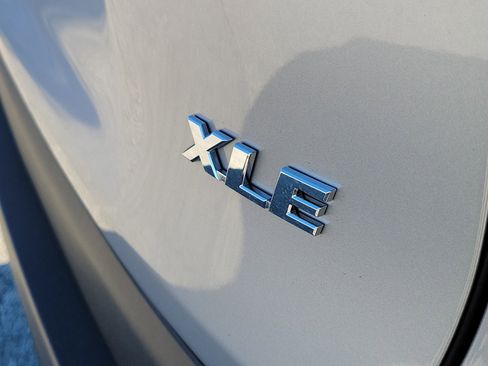 Used 2023 Toyota RAV4 XLE Premium image 6