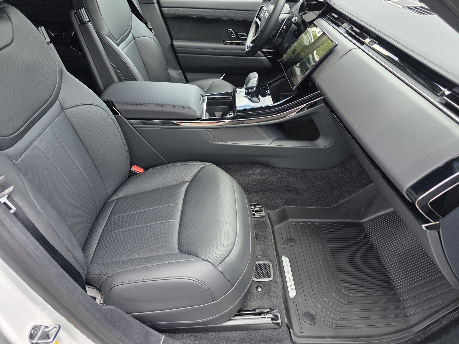 New 2026 Land Rover Range Rover Sport Dynamic SE AWD/4WD image 3