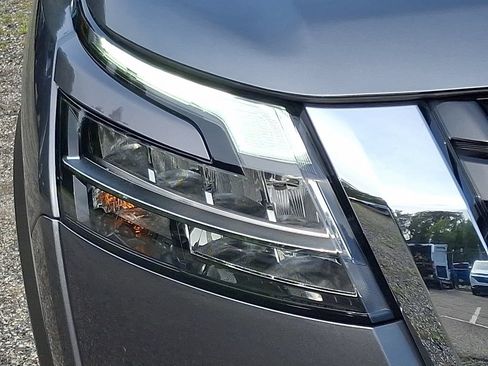 Certified 2023 Nissan Pathfinder Platinum AWD/4WD image 10