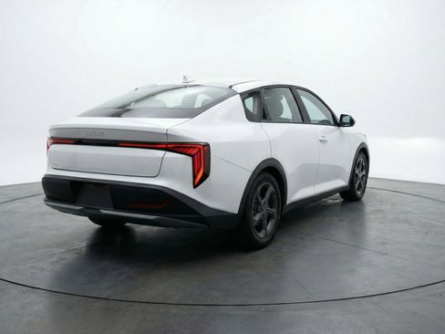 Used 2025 Kia K4 LXS image 9