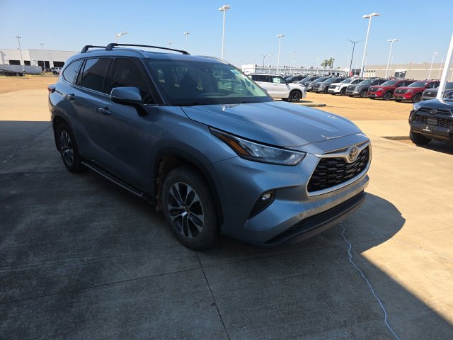 Used 2020 Toyota Highlander XLE FWD image 5