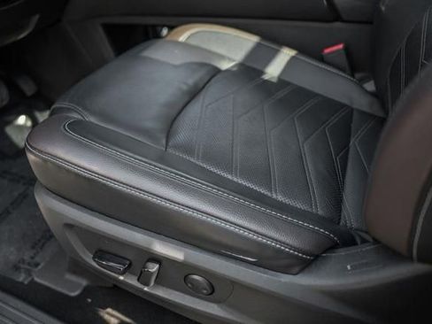 Used 2024 Nissan Pathfinder Platinum w/ Black Appearance Package image 36