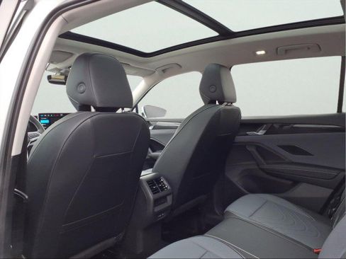 New 2026 Volkswagen Tiguan SE image 12