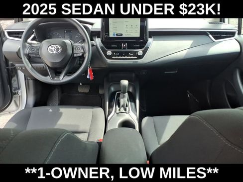 Used 2025 Toyota Corolla LE image 28