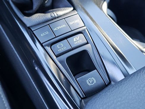 Used 2025 Toyota Camry SE AWD/4WD image 11