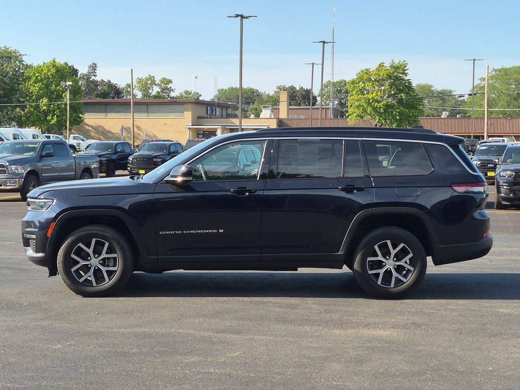 Used 2024 Jeep Grand Cherokee L Limited AWD/4WD image 4