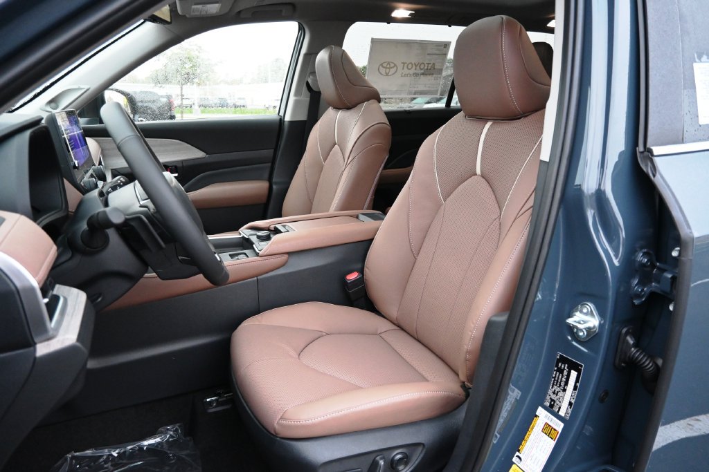 New 2026 Toyota Grand Highlander AWD image 12