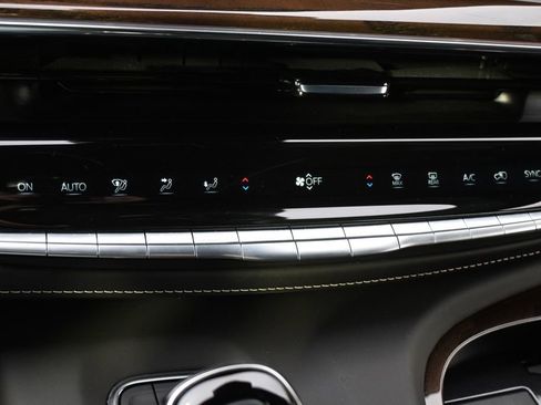 Certified 2024 Cadillac Escalade Sport Platinum w/ LPO, ONYX Package image 33