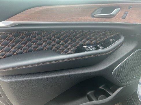 Used 2023 Jeep Grand Cherokee L Summit image 5