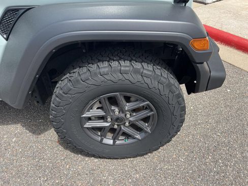 Used 2024 Jeep Wrangler Unlimited Sport AWD/4WD image 9