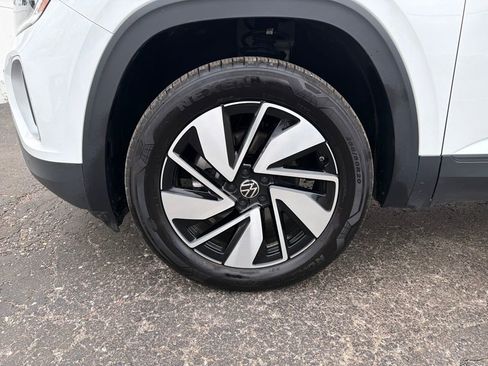 Used 2025 Volkswagen Atlas SE image 29