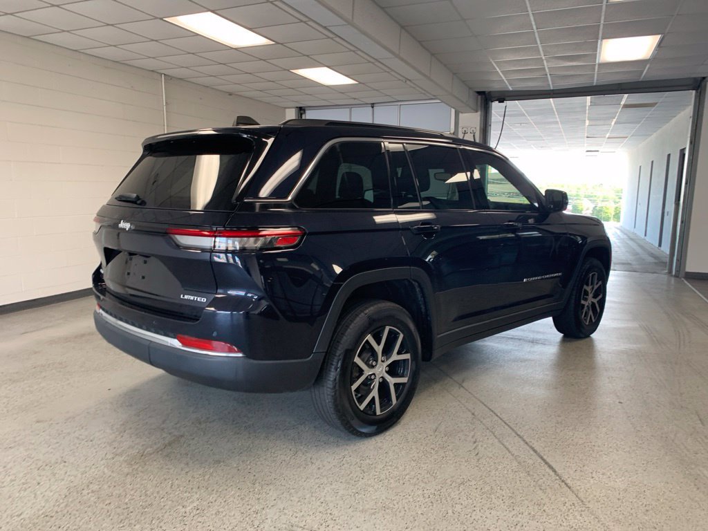 Used 2024 Jeep Grand Cherokee Limited w/ Trailer Tow Package AWD/4WD image 5