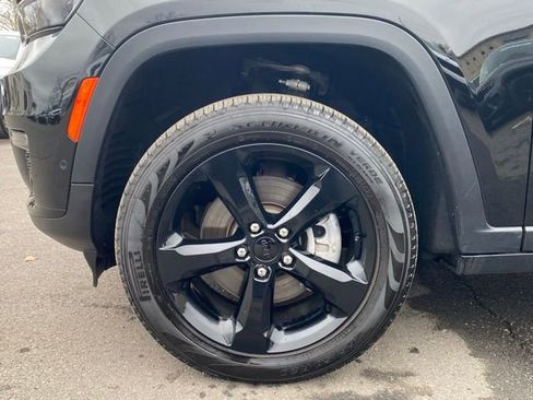 Used 2024 Jeep Grand Cherokee L Limited w/ Luxury Tech Group II image 19