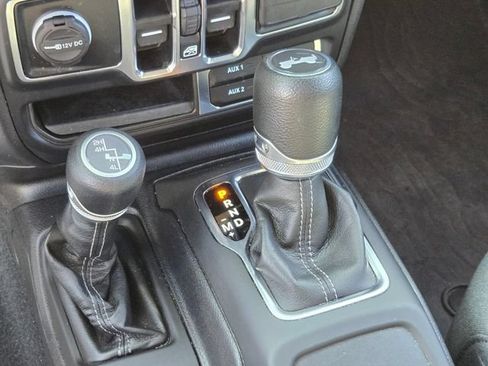 Used 2024 Jeep Wrangler Unlimited Sahara AWD/4WD image 32