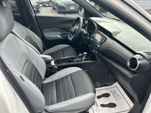 Used 2024 Nissan Kicks SR w/ SR Premium Package image 20