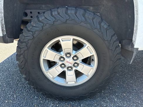 Used 2020 GMC Canyon 2WD Crew Cab w/ Convenience Package image 9