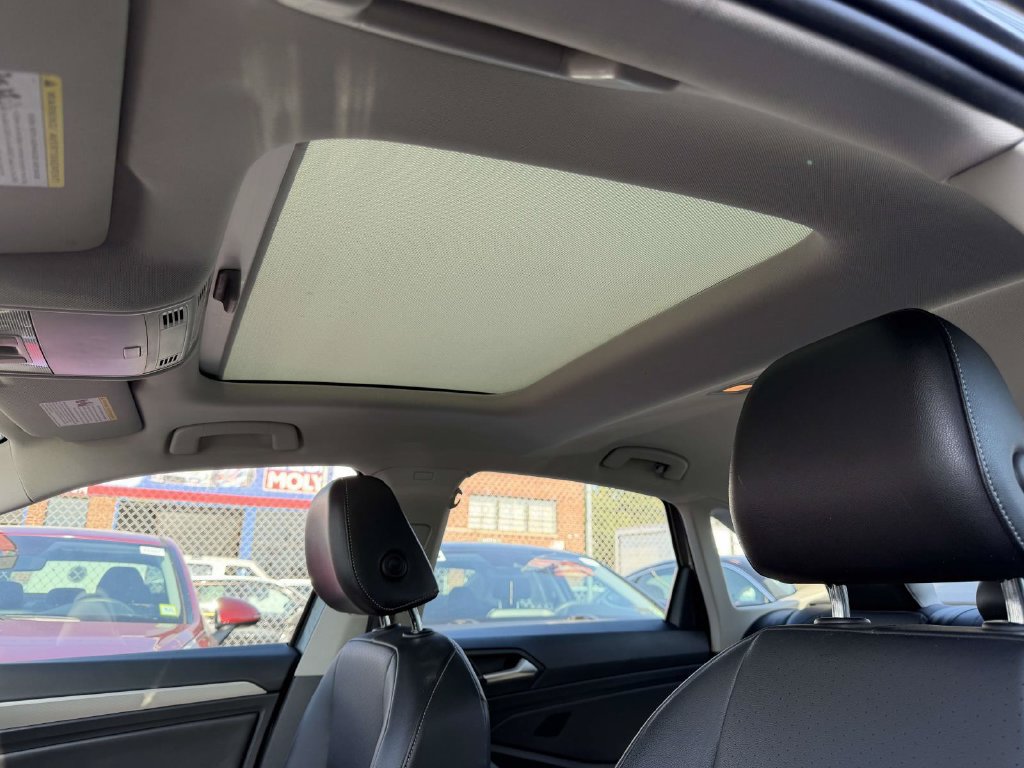 Used 2019 Volkswagen Jetta SE FWD image 19