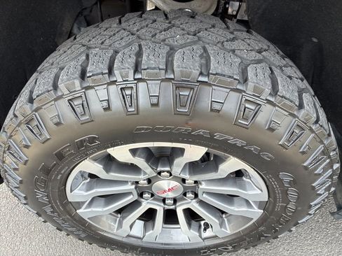 Used 2021 GMC Sierra 1500 AT4 w/ AT4 Premium Package AWD/4WD image 11