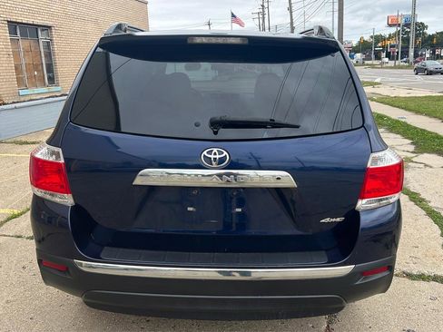 Used 2013 Toyota Highlander Plus AWD/4WD image 5