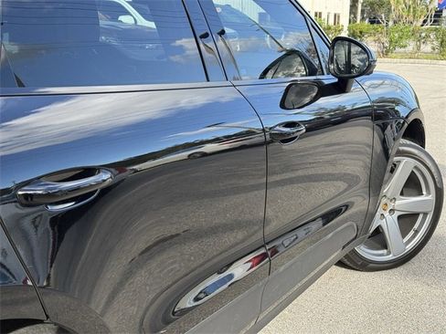 Used 2021 Porsche Macan S image 8