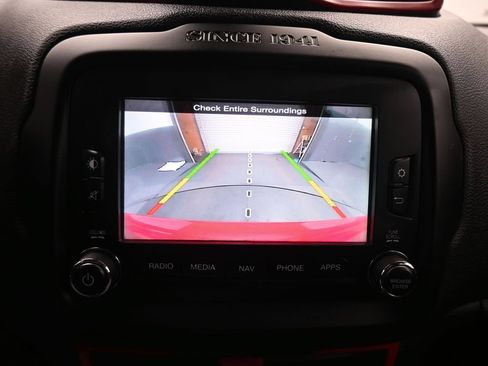 Used 2017 Jeep Renegade Altitude FWD image 18