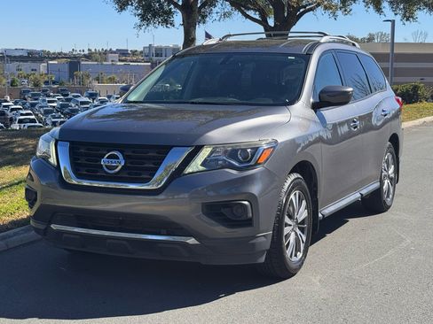 Used 2019 Nissan Pathfinder S image 3