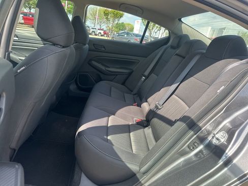 Used 2024 Nissan Altima 2.5 SV image 9