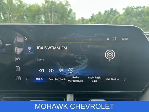 Used 2025 Chevrolet Trax RS w/ Sunroof Package FWD image 13