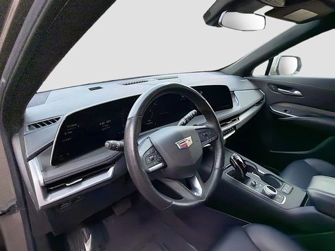 Used 2025 Cadillac XT4 Premium Luxury image 9
