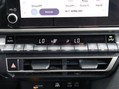 Used 2025 Toyota Camry SE FWD image 17
